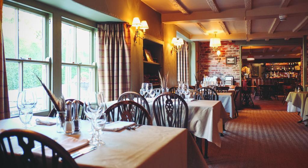 Hambro Arms Hotell Milton Abbas Eksteriør bilde