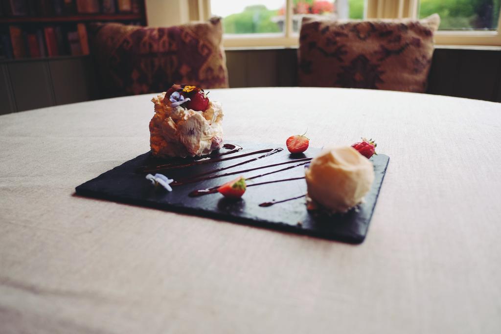 Hambro Arms Hotell Milton Abbas Eksteriør bilde