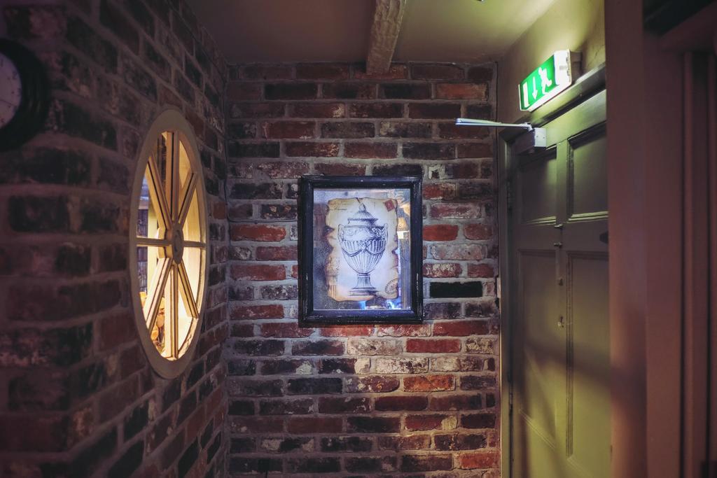 Hambro Arms Hotell Milton Abbas Eksteriør bilde
